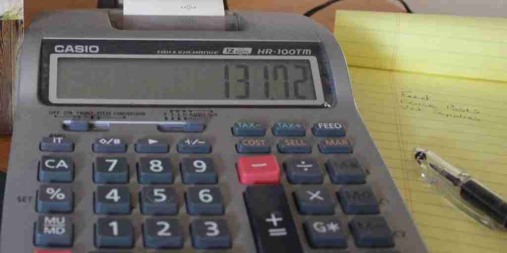 Γκρίζα αριθμομηχανή με 131,72 $